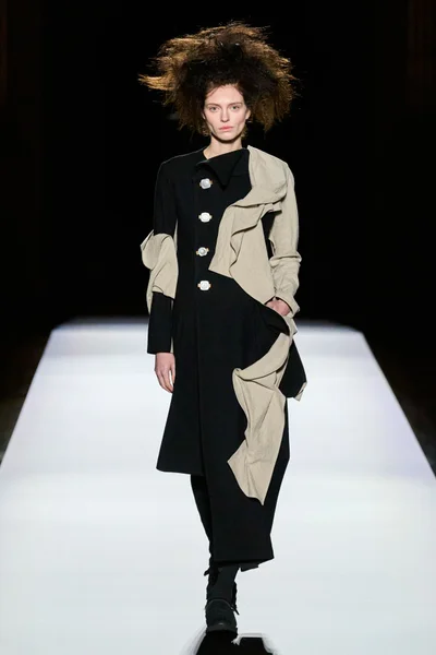 Look 25